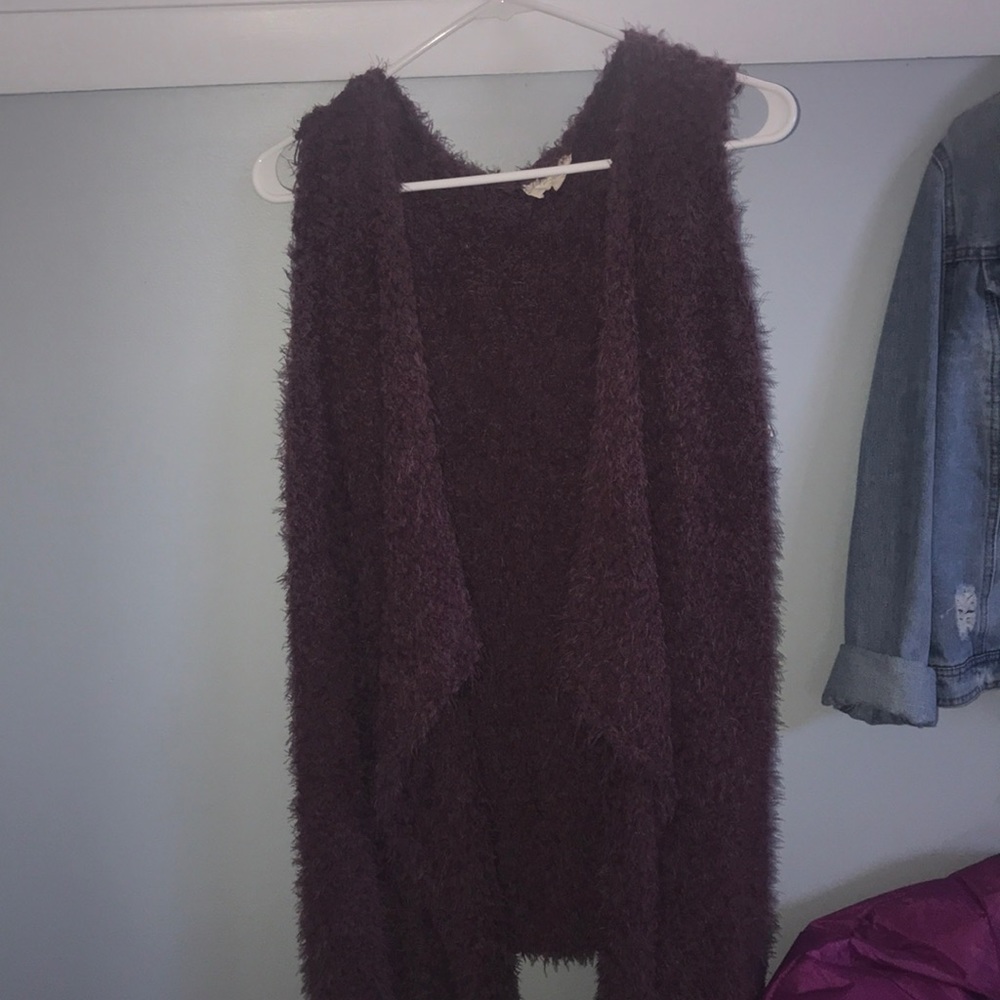 Medium sized Wine colored cardigan